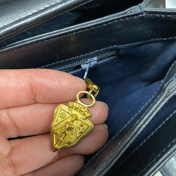 Vintage JackieO style Gucci bag - Picture 8 of 14